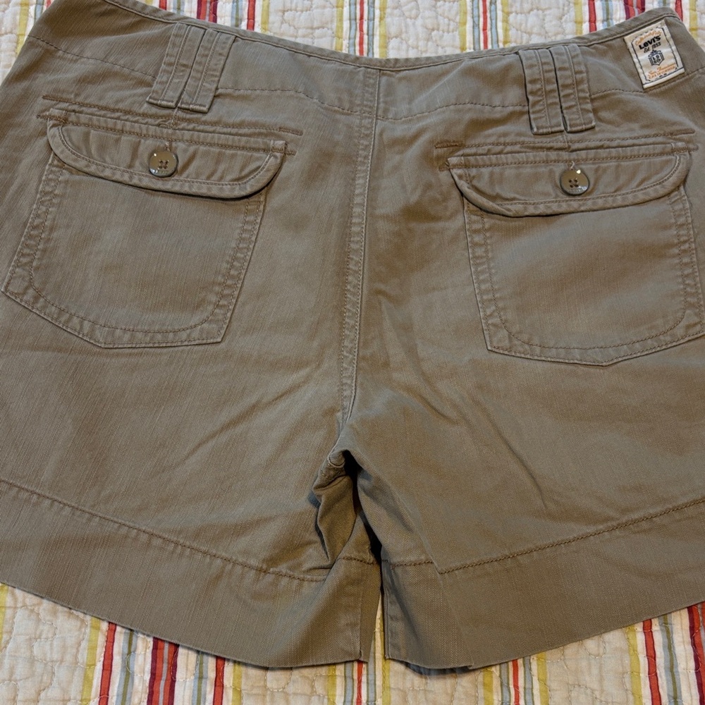 Levi's Women's Tan Cargo Shorts - Picture 5 of 12